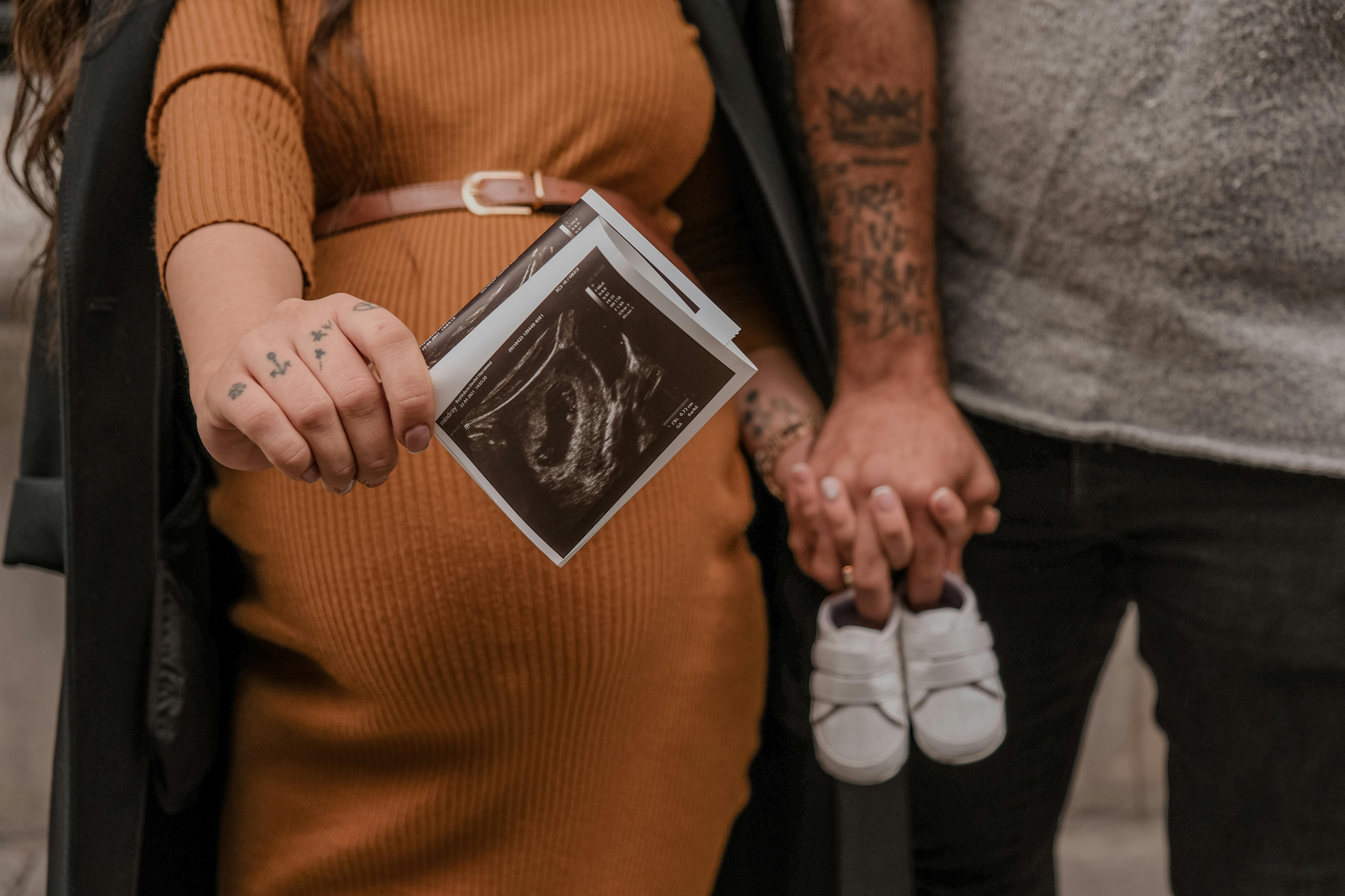 Pregnancy Annoucement on Social Media