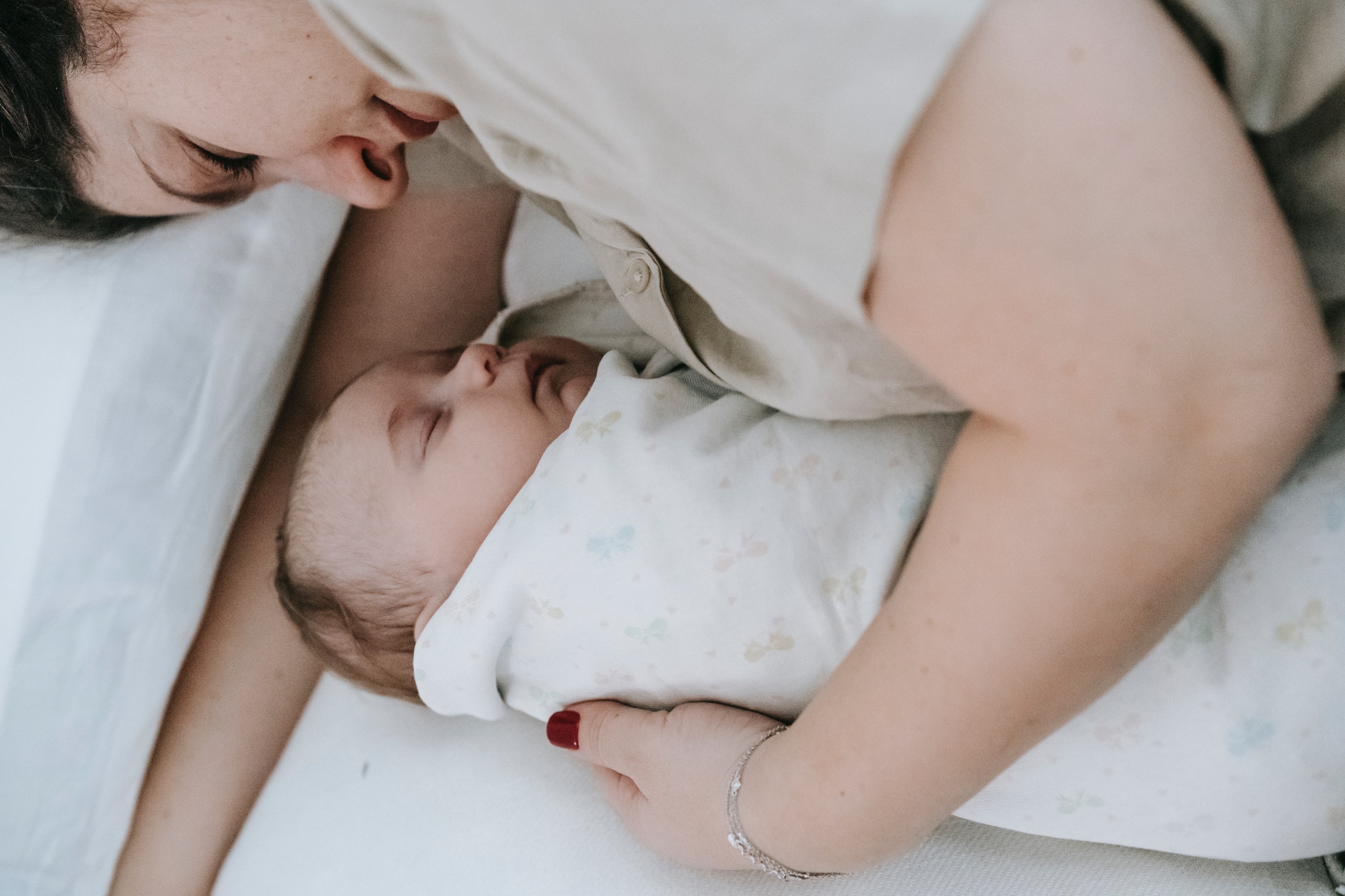 When should you stop swaddling your baby